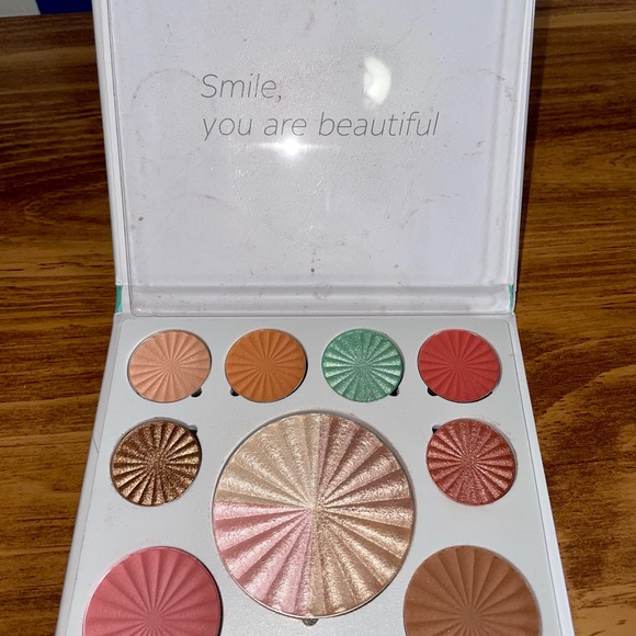 High end makeup! Most never used and some only tested!! - Picture 16 of 16